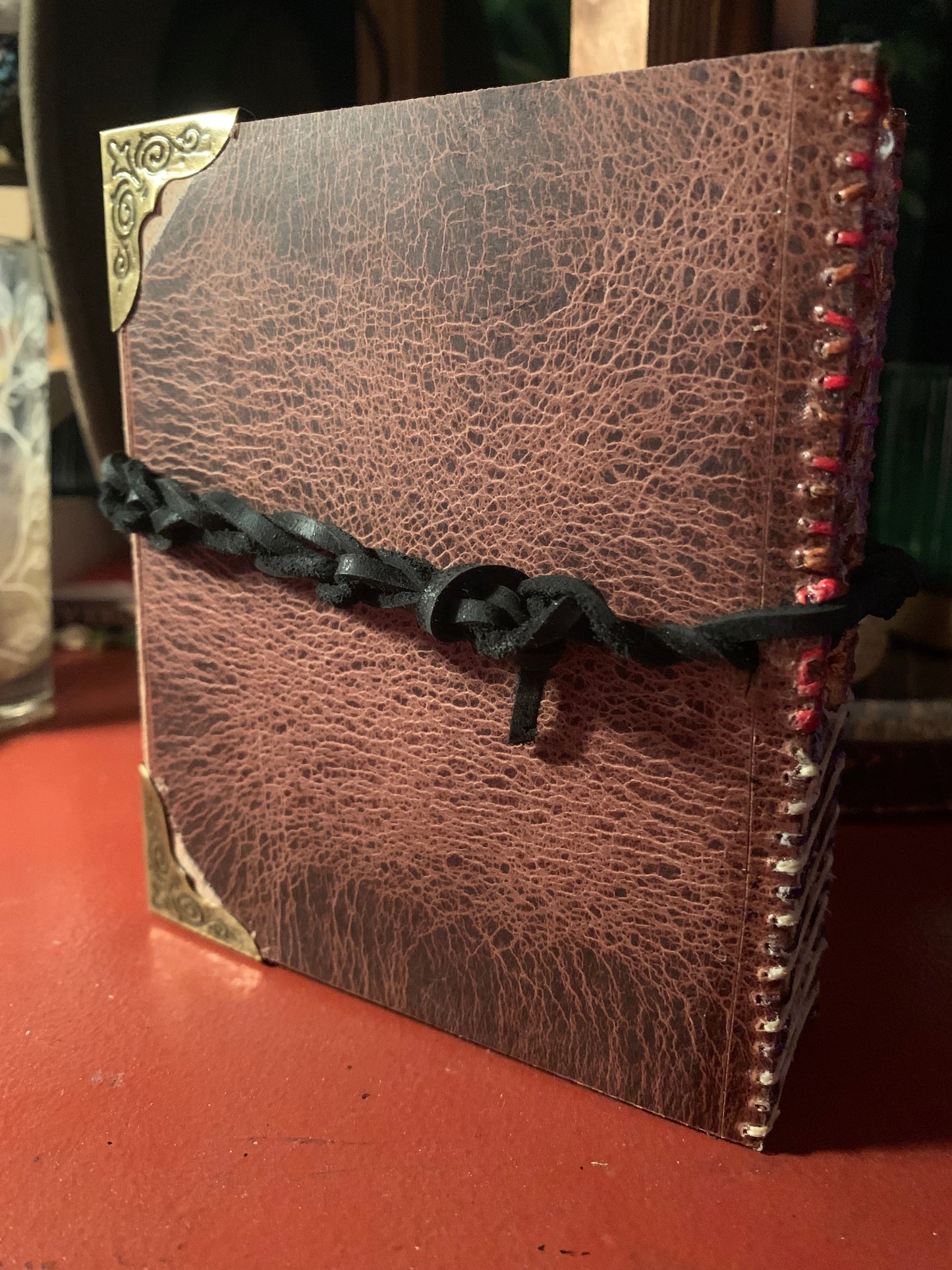 Handcrafted Nature Themed Leather Journal – 400 Pages