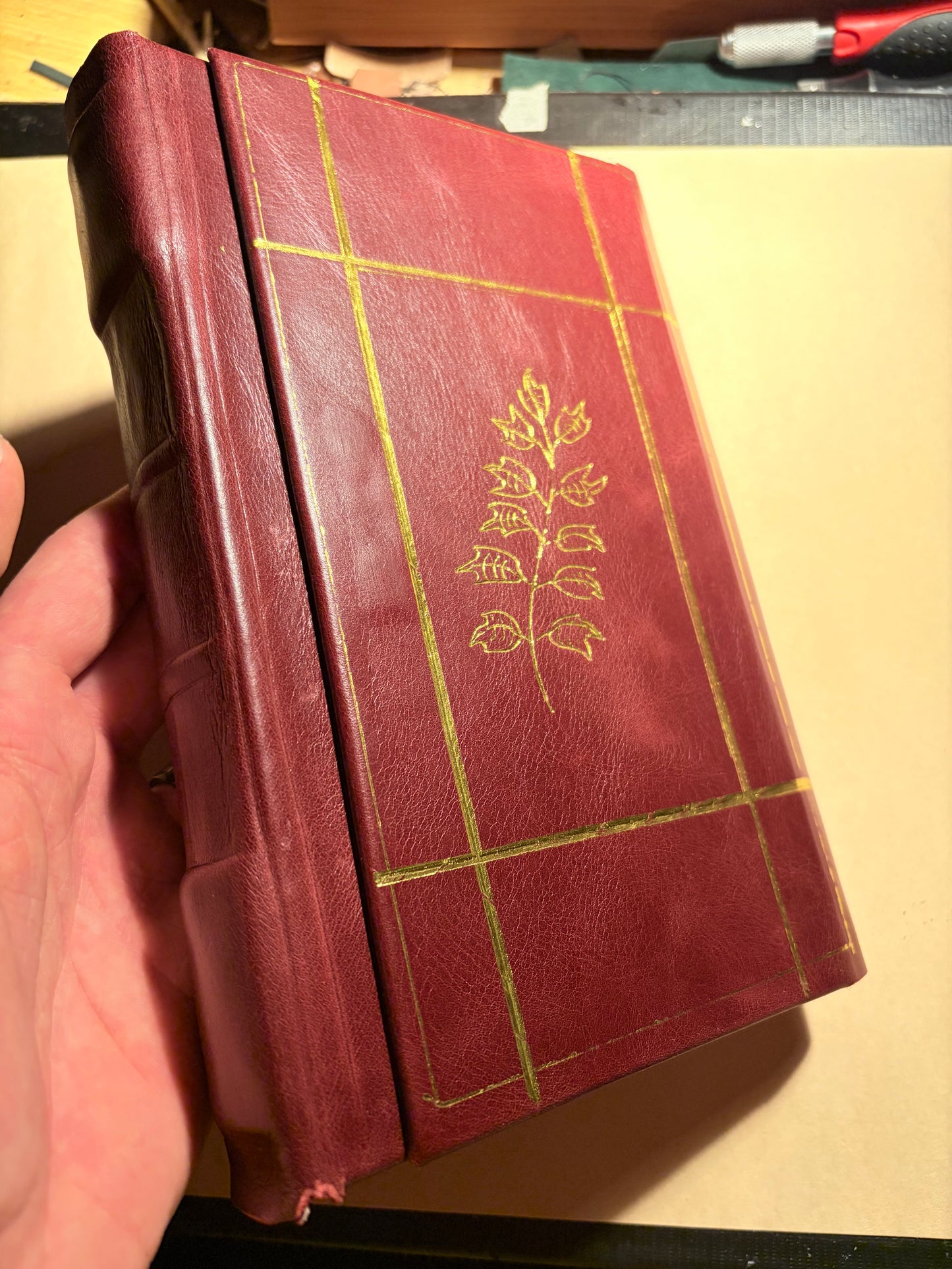 Wine red nat. Leather trifold journal 400pages