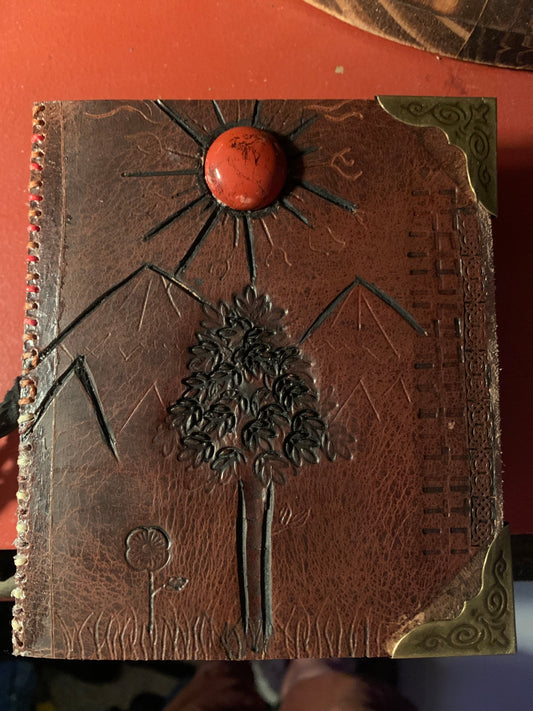 Handcrafted Nature Themed Leather Journal – 400 Pages