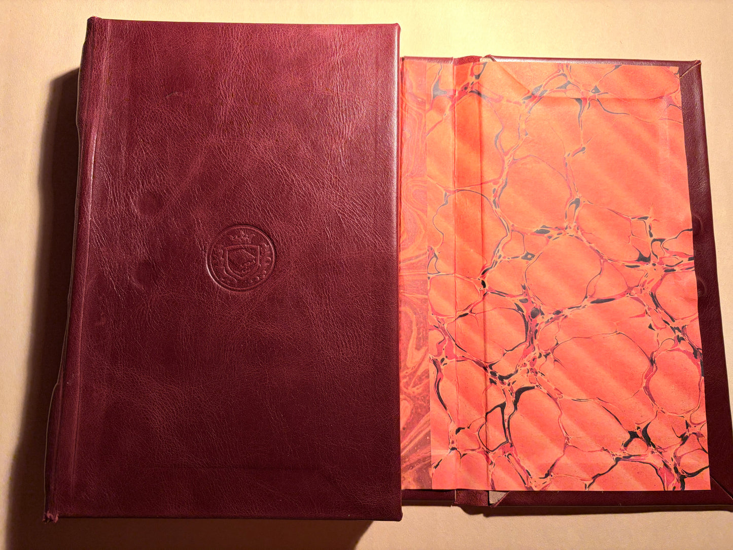 Wine red nat. Leather trifold journal 400pages