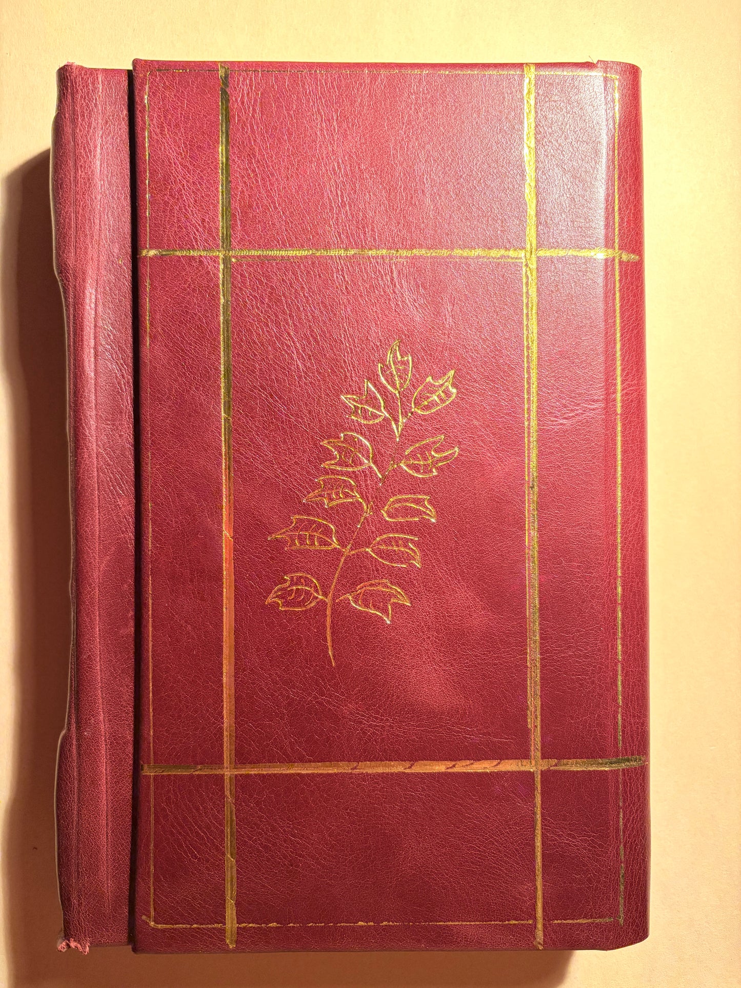 Wine red nat. Leather trifold journal 400pages